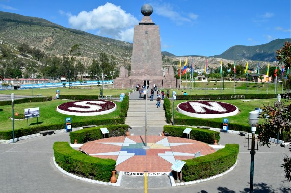 ecuador ciudad-mitad-del-mundo.jpg