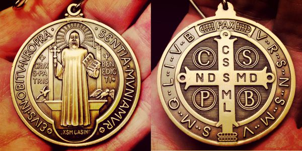 medalla san benito.png